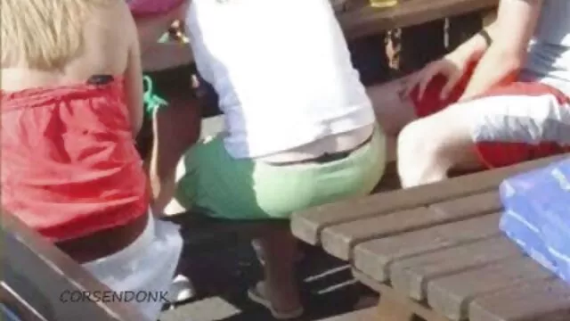 procace matrigna Elexis Monroe succhia e vecchie pelose troie colpi di serpente nel suo figliastro pantaloni