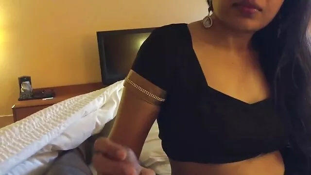 Ava Addams getta vecchiette inculate il suo cazzo di spessore nella sua bocca e tra i suoi bidoni
