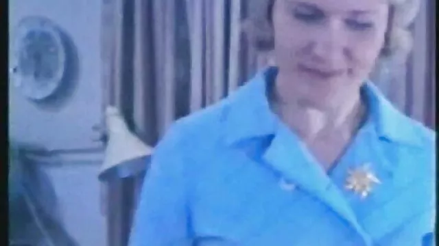 il capo britannico Voyeur ordina al suo schiavo di video nonne puttane rimorchiare