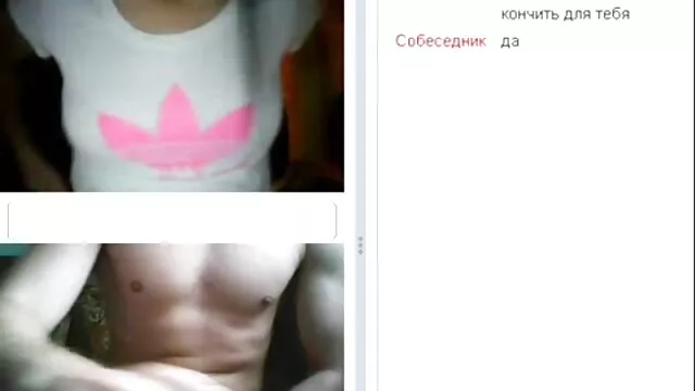 Busty slut Coed in posa nudo e strofina vecchie troie con giovani le tette