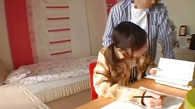 La ragazza riccia si arrende al video sex nonne vicino di casa nel finale del sesso orale profondo