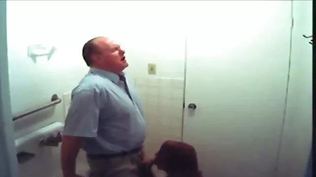 Scopa un grosso cazzo in un porno nonne con animali elegante POV Video per cambiare il suo maritino