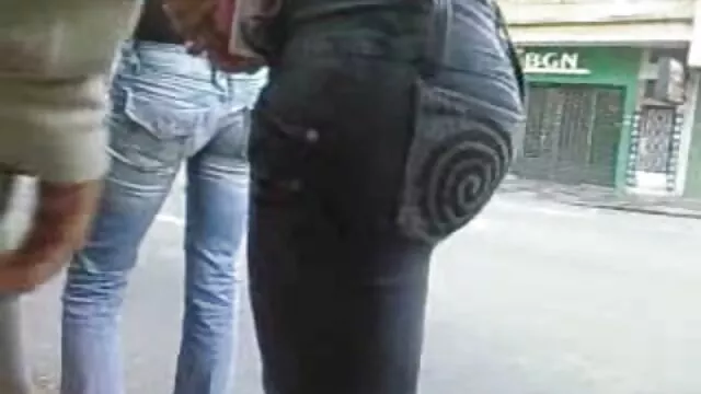 La vecchie troie video casalinga calda Shanda Fay diventa insaziabile con le scarpe Crimson Fuck Me!