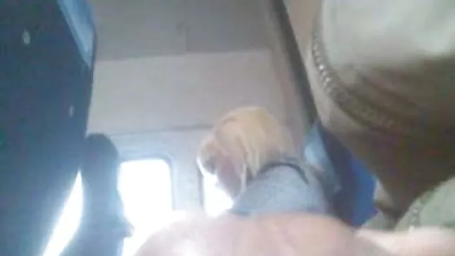 Procace moglie ha chiesto al marito amico di leccare la sua figa porno ottantenne e scopata
