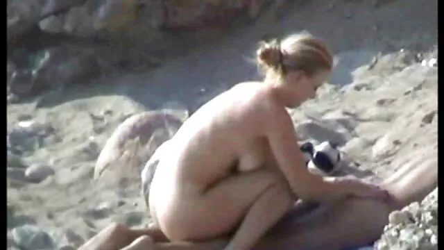Culo Grosso Moglie In lingerie sexy si siede sul cazzo del marito vecchiette inculate