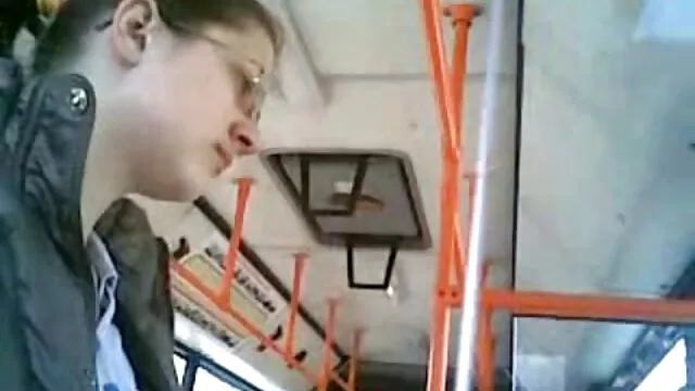Procace Sarah adora la nonne scopano nipoti gola profonda sul tronco
