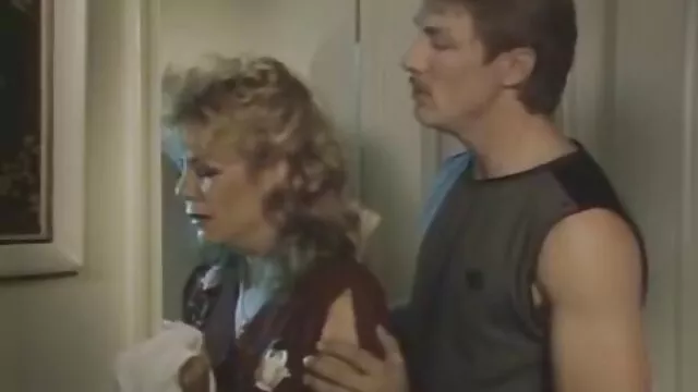 Bionda Con Tette piccole e figa rasata cavalca il cazzo davanti alla video porno vecchie troie gratis webcam