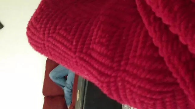 Charlie Chase cavalca un cazzo sul video di vecchie troie divano di massaggio