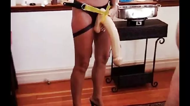Erika Bella e Kathy Kash, lesbiche calde nonne porno con giovani