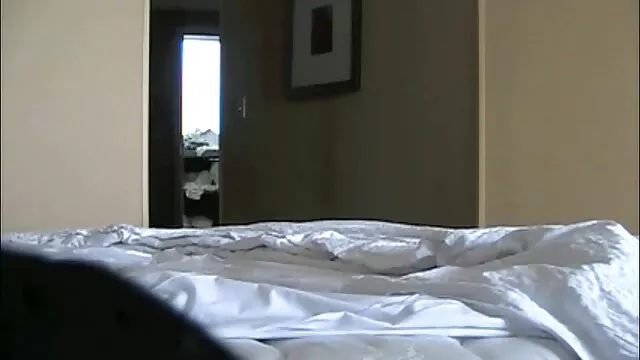 Le mamme porno nonne pompinare tettone adorano masturbarsi con i giocattoli con la crema maschile che gocciola dal loro viso