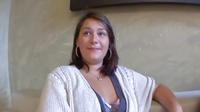 Spy cam sulla spiaggia, cacciatore si nasconde e nonne super porno spara a uomini nudi