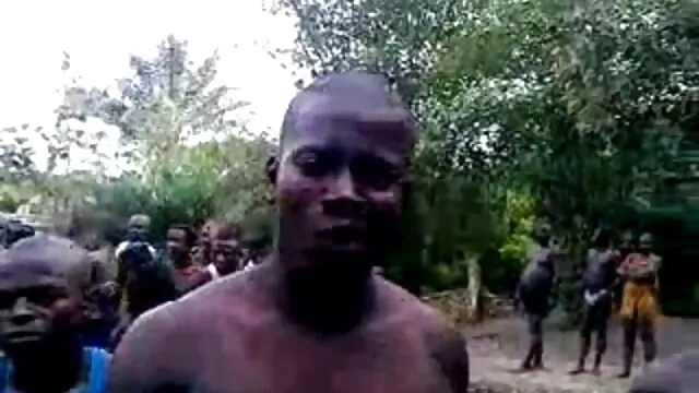 Ebano pulcino prende a calci il cazzo nonne troie scopano con le gambe del bianco papà
