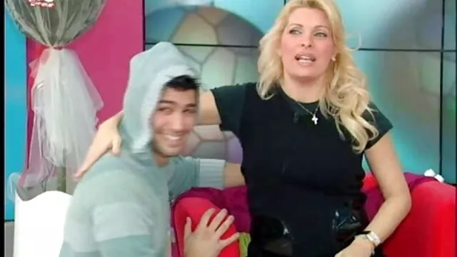 procace ladyboy xxx nonne italiane Kristen Kraves piantato culo e riempito con crema