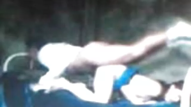 Chloe R si vecchie troie arrapate spoglia nuda e gioca sul divano
