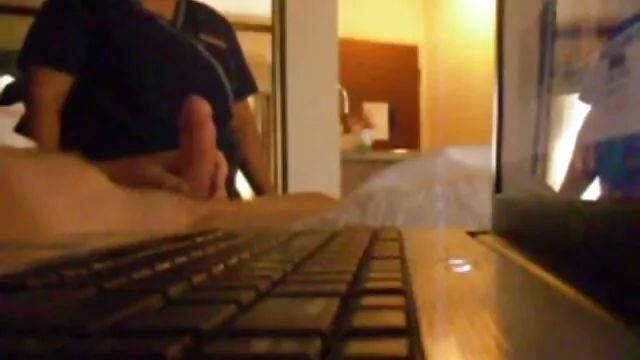 Scopata nella figa video di nonne lesbiche di una ragazza con un trucco molto luminoso sul viso